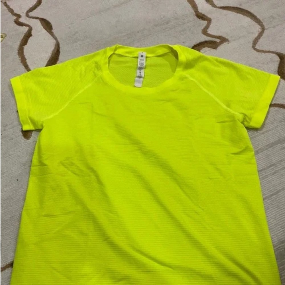 Lululemon Swiftly Tech Short Sleeve Shirt 2.0 *Race - Highlight Yellow - Size 8